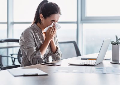 Come evitare l’influenza e il raffreddore: consigli per prevenirli a scuola e a lavoro